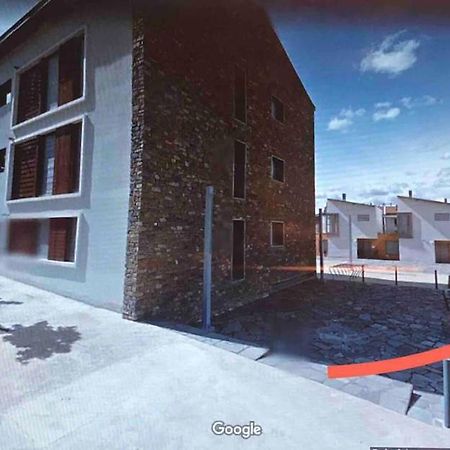Chalet Adosado Entero, Bbq Y Piscina Comunitaria Sabiñánigo Eksteriør bilde