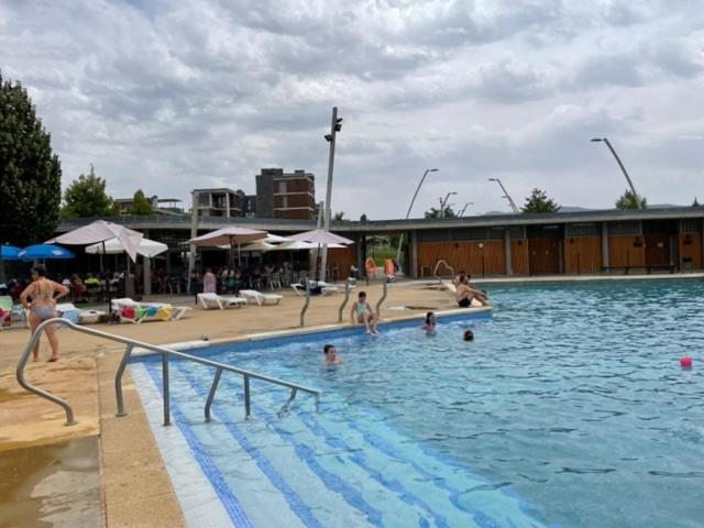 Chalet Adosado Entero, Bbq Y Piscina Comunitaria Sabiñánigo Eksteriør bilde