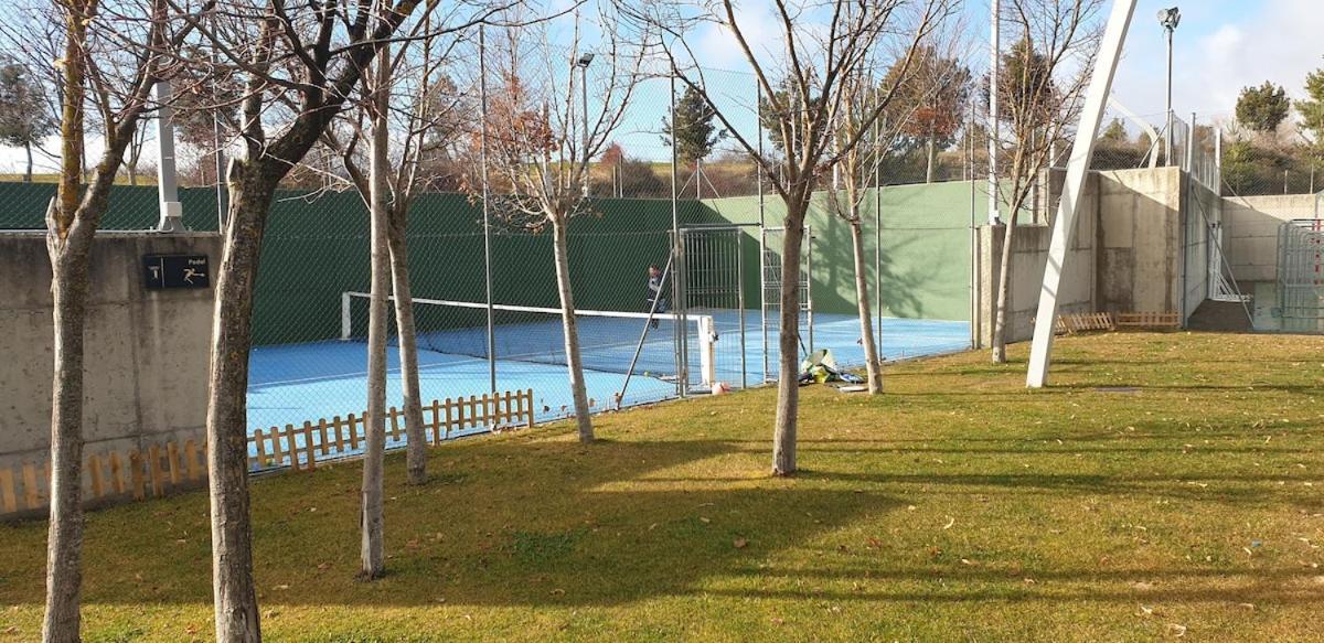 Chalet Adosado Entero, Bbq Y Piscina Comunitaria Sabiñánigo Eksteriør bilde