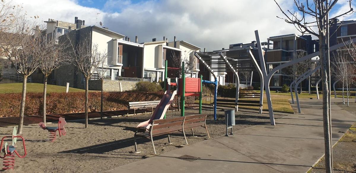 Chalet Adosado Entero, Bbq Y Piscina Comunitaria Sabiñánigo Eksteriør bilde