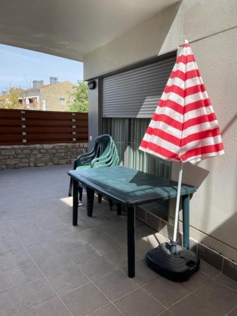 Chalet Adosado Entero, Bbq Y Piscina Comunitaria Sabiñánigo Eksteriør bilde