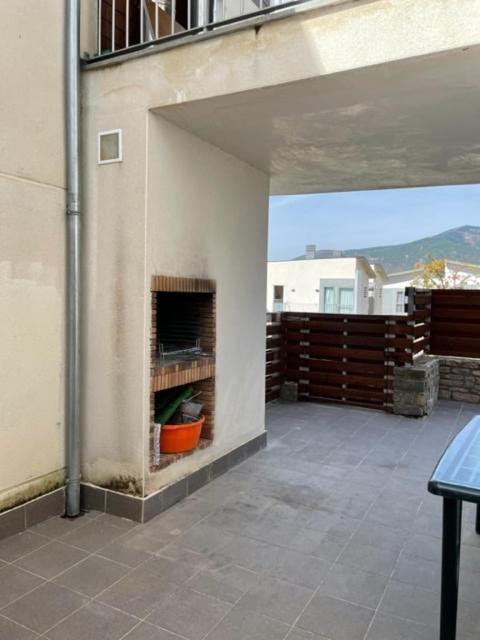 Chalet Adosado Entero, Bbq Y Piscina Comunitaria Sabiñánigo Eksteriør bilde