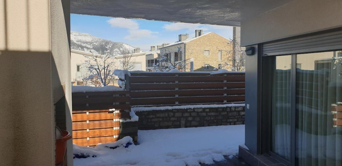Chalet Adosado Entero, Bbq Y Piscina Comunitaria Sabiñánigo Eksteriør bilde