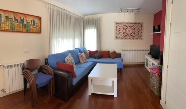 Chalet Adosado Entero, Bbq Y Piscina Comunitaria Sabiñánigo Eksteriør bilde